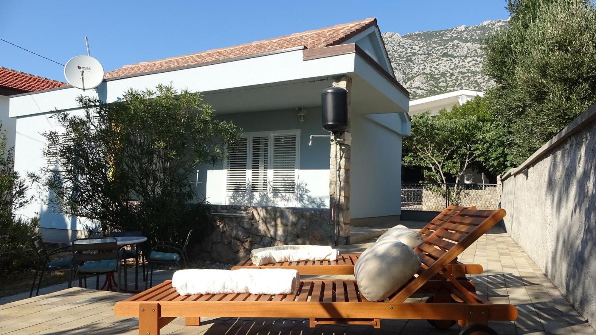 Sweet House With Garden 35 Meters From Sea Vila Karlobag Exterior foto